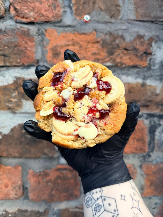 JAMMY DODGER LOADED COOKIE